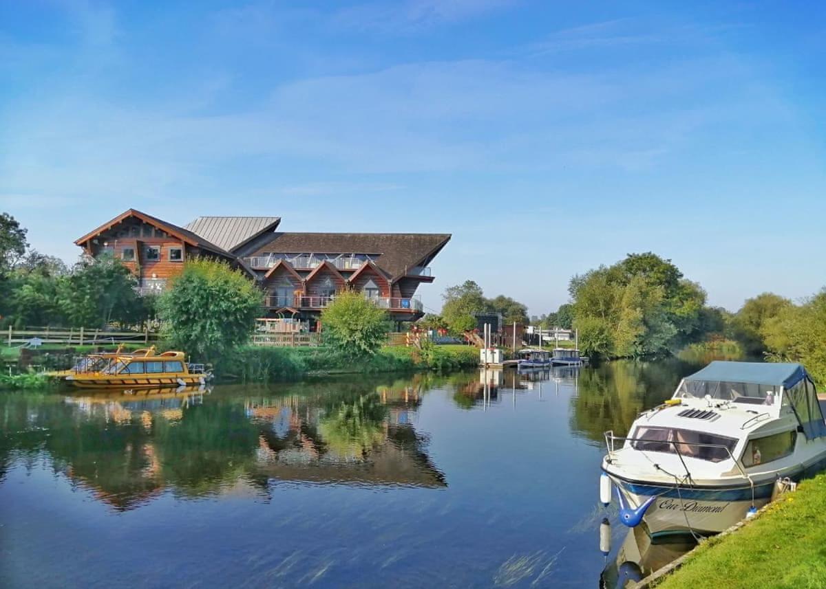 Riverside Park Стратфорд-апон-Эйвон Экстерьер фото