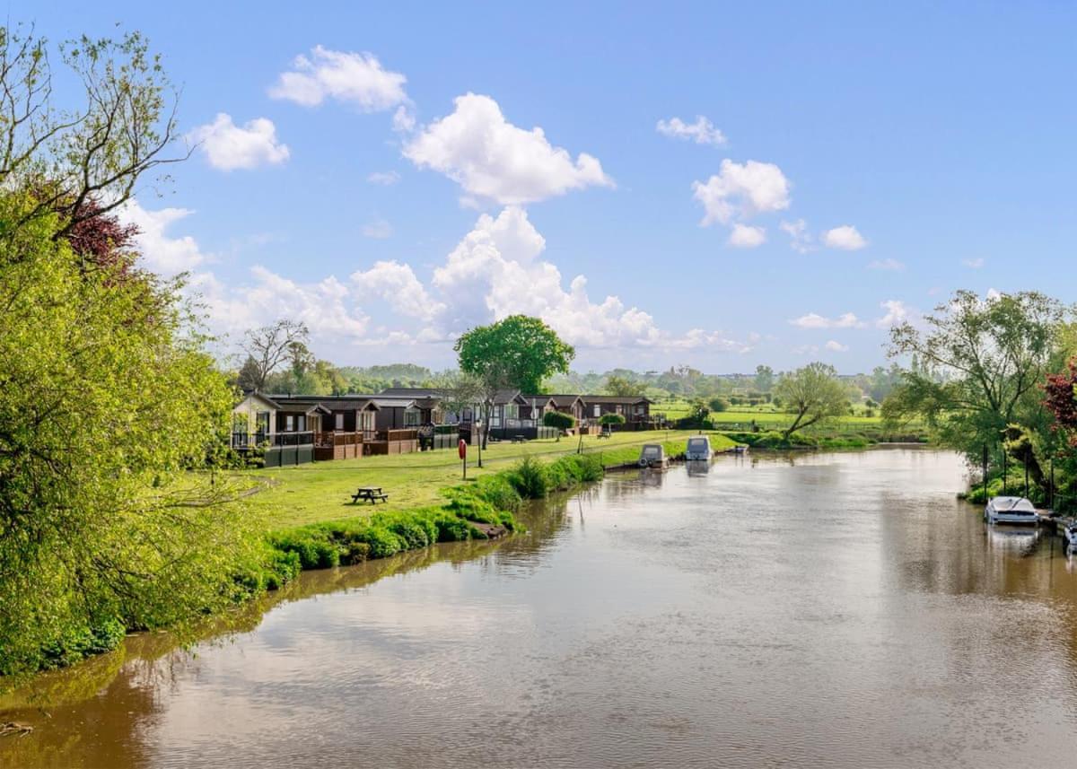 Riverside Park Стратфорд-апон-Эйвон Экстерьер фото